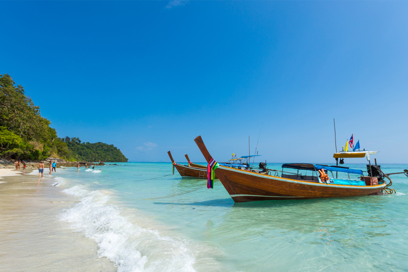 Woman with hat sitting on chairs beach in beautiful tropical beach. Woman relaxing on a tropical beach at Koh Nangyuan island.